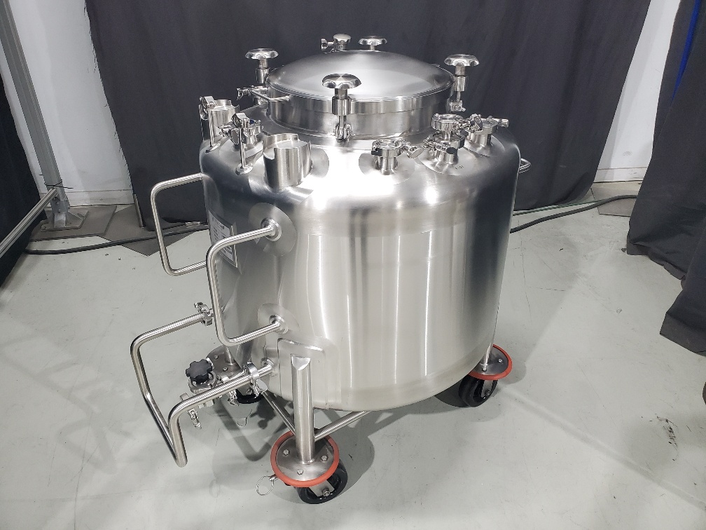 Used NEW (NEVER USED) 300L Highland pressurized tank (x3 available)