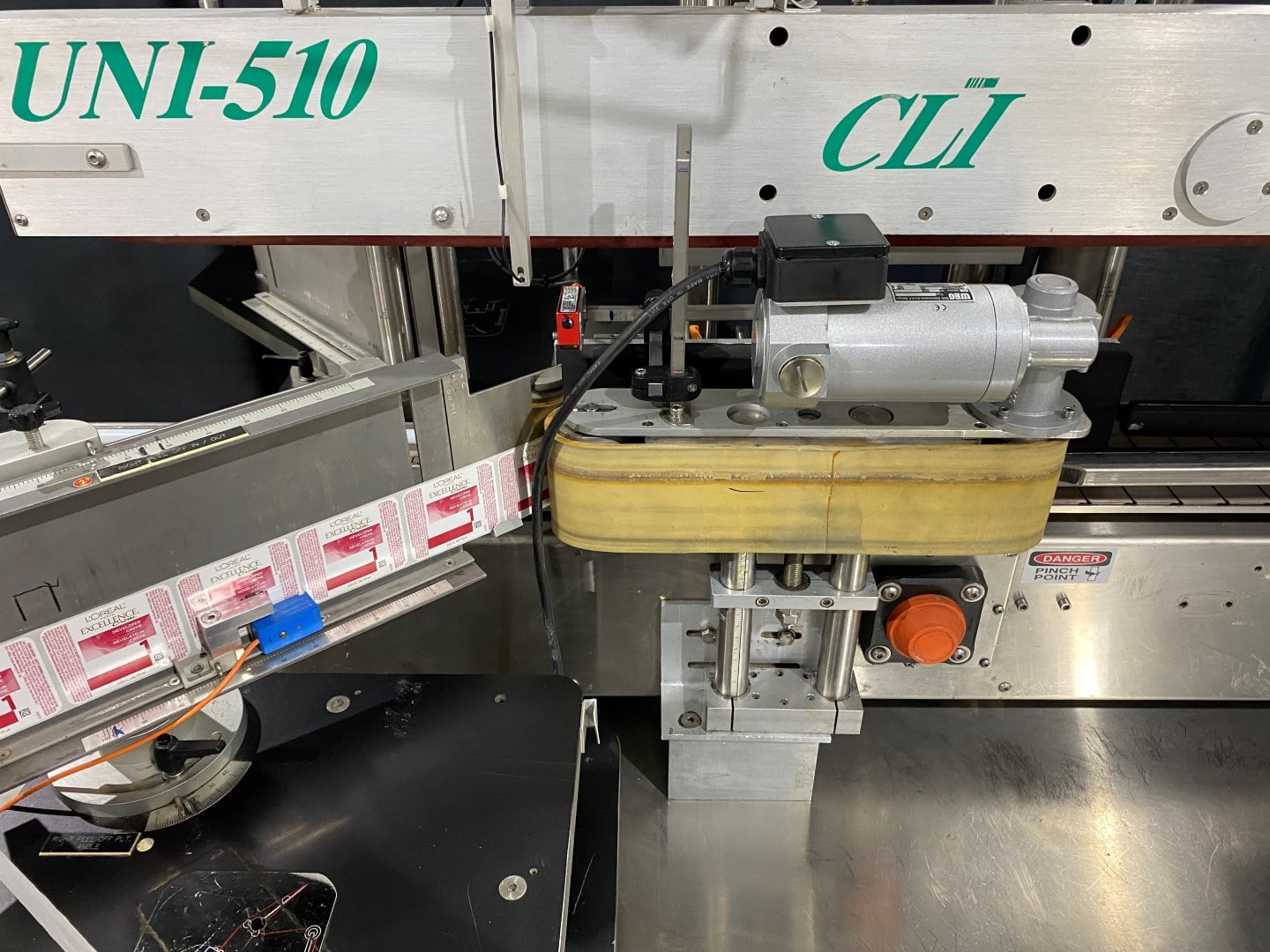 Used CLI UNI-510 wrap around labeler with Herma H400 servo labeling head
