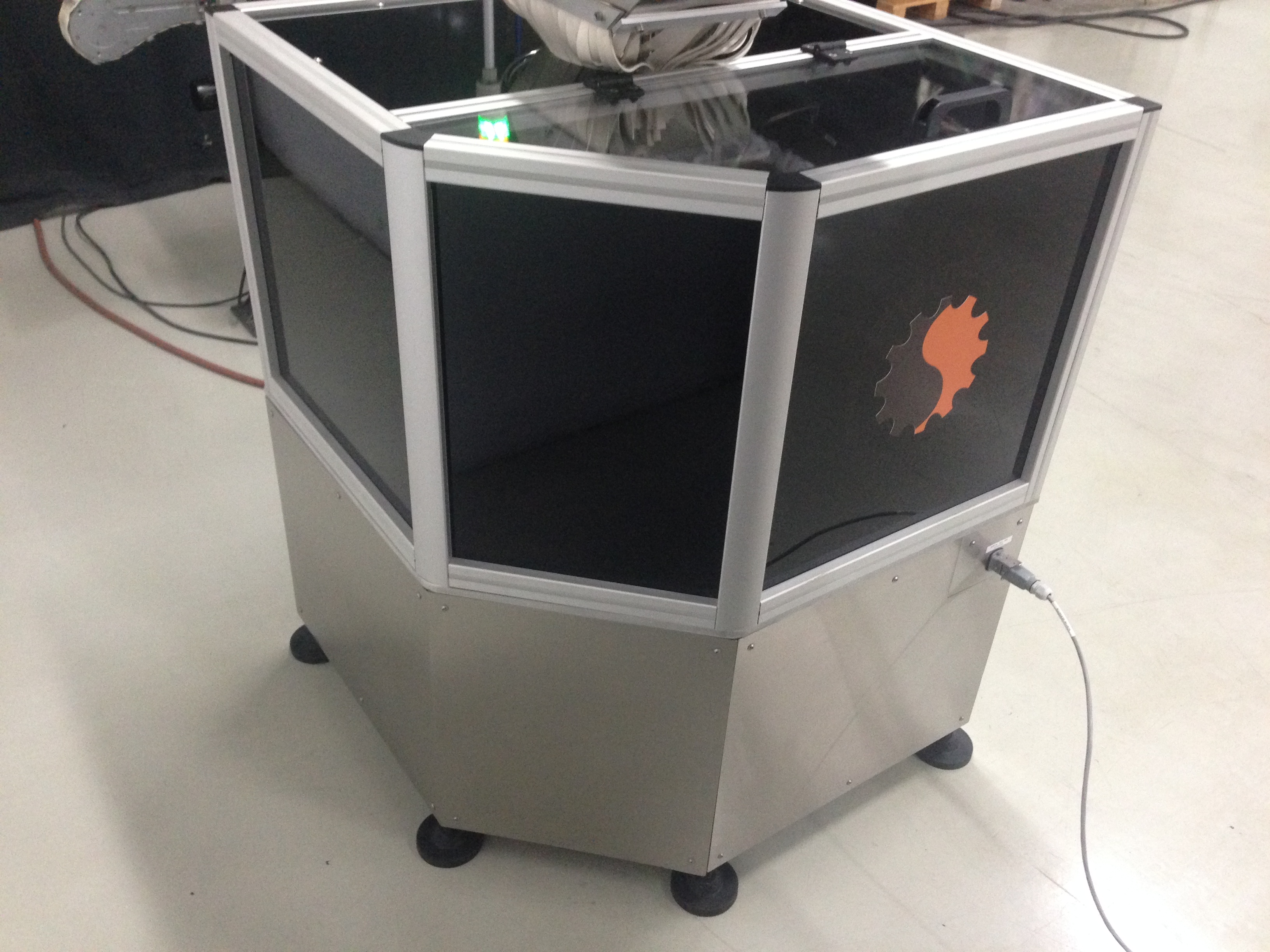 New PCM comb feeder with centrifugal sorting bowl, elevator-hopper and starwheel indexing system