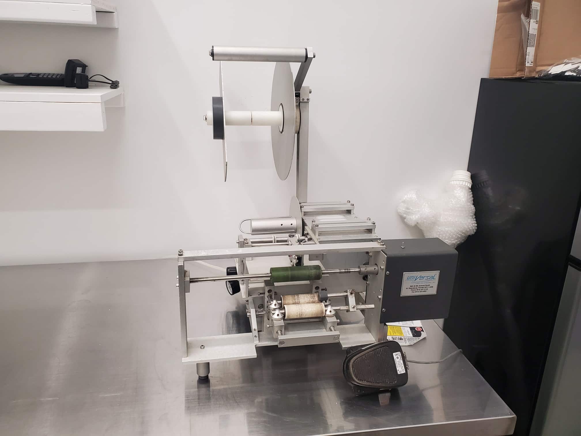 Used Universal semi-automatic labeler model R310