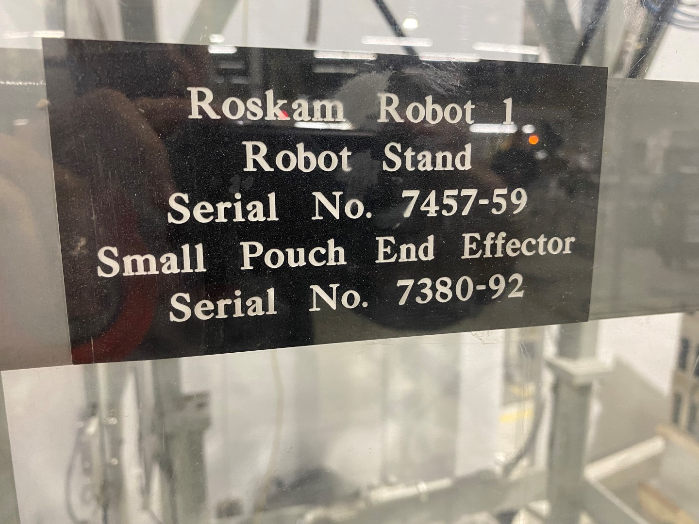 采用Roskam取放站，配合ABB IRB340四轴机器人